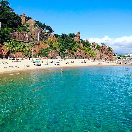 Hotel 10 Personnes , A 250m Des Plages